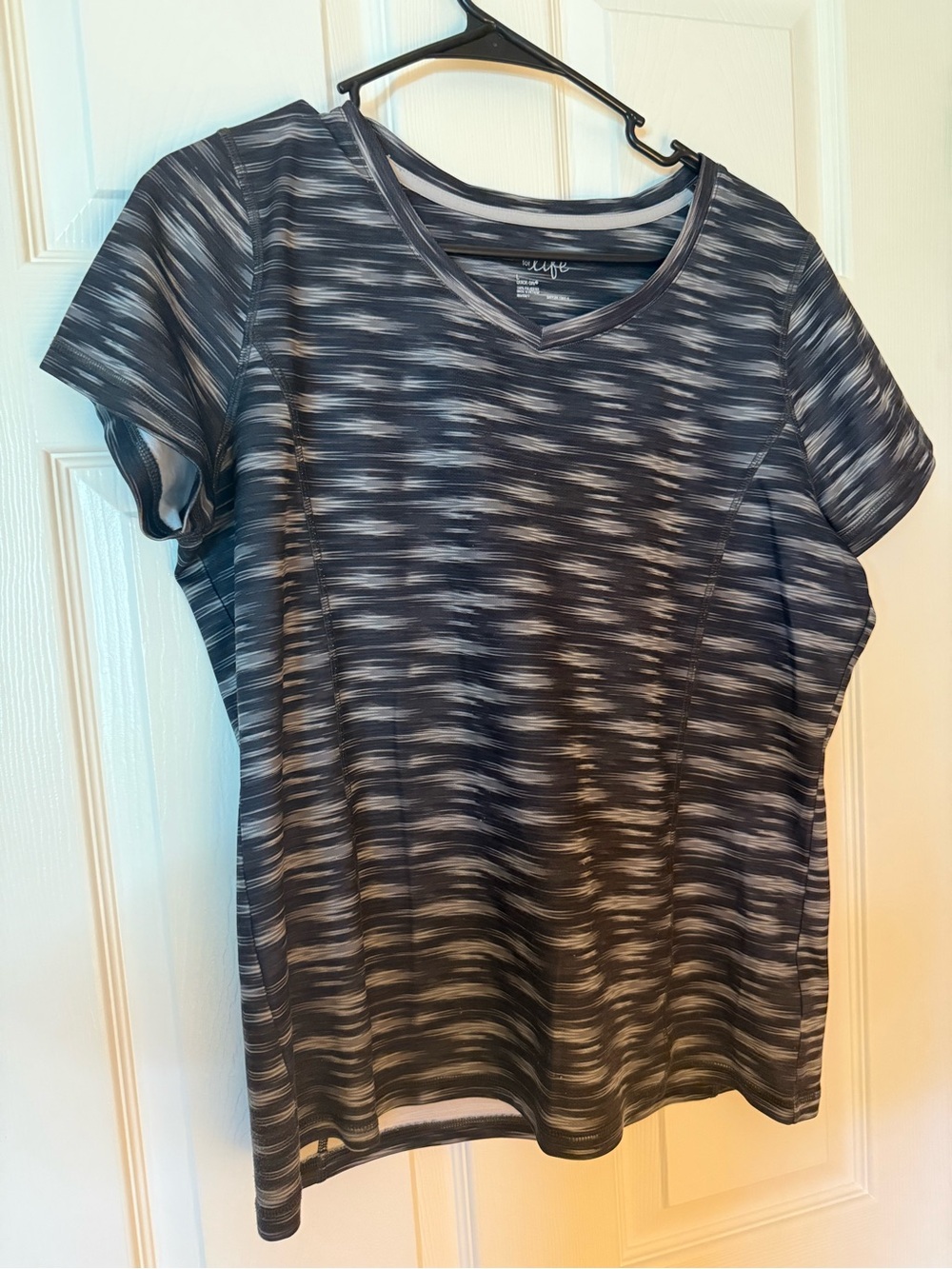 Made for Life Womens large v neck short sleeve top - Black/Gray